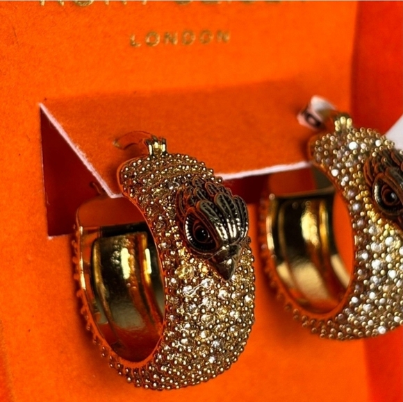 💛🔹️Kurt Geiger🔹️ London Signature Eagle Pavé Huggie Hoop Earrings  Gold Tone - Picture 6 of 10